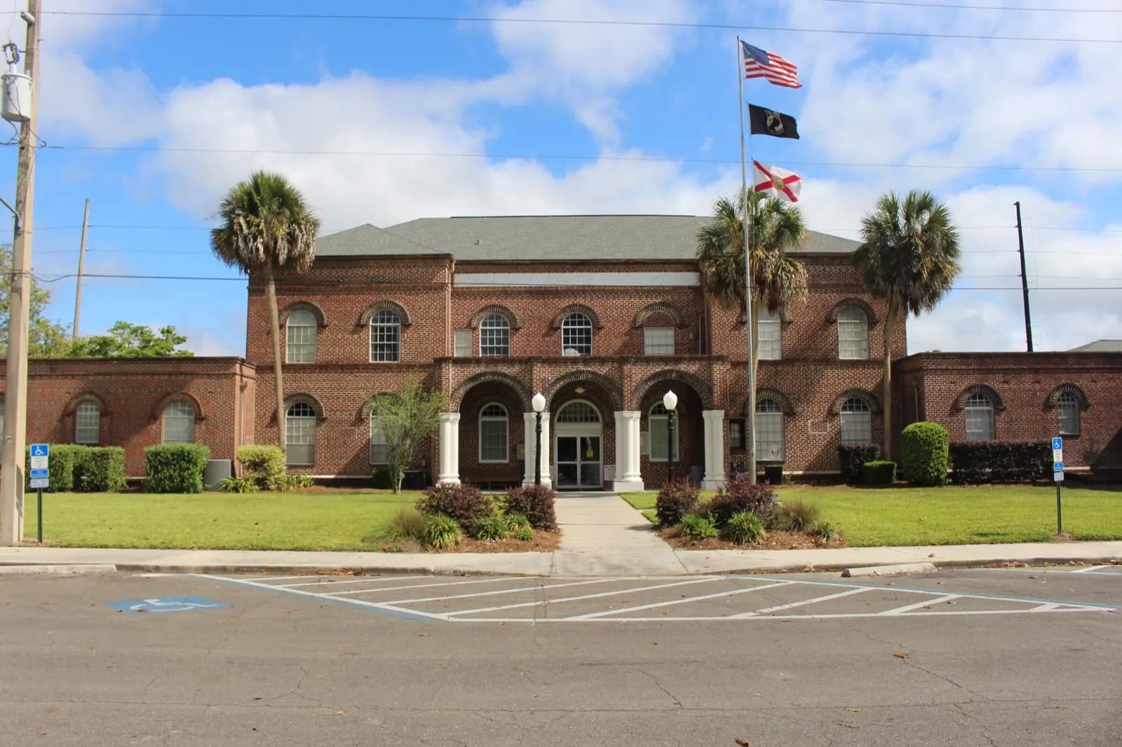 South face of the Gilchrist County Courthouse in Trenton